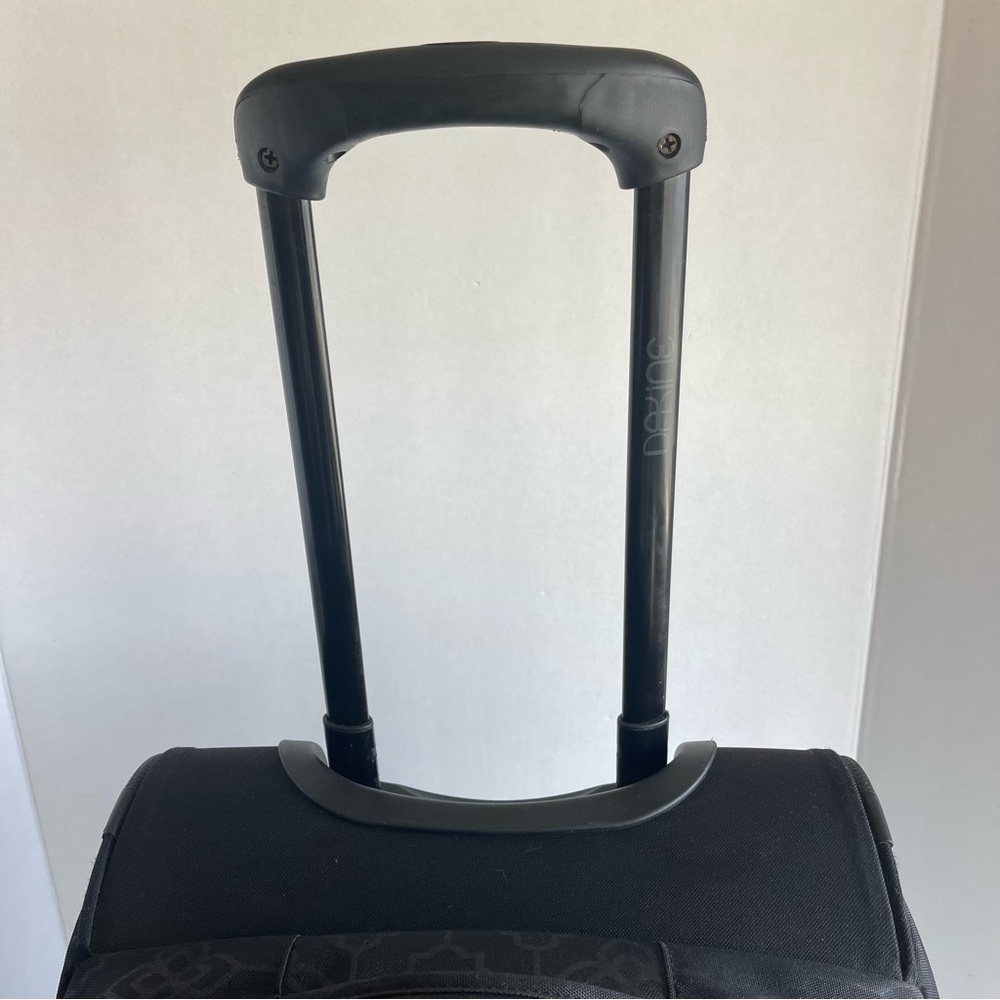 DAKINE 2 Wheel Carry On Roller Suitcase 42L - Picture 10 of 16